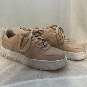 NIKE AIR FORCE 1 PIXEL